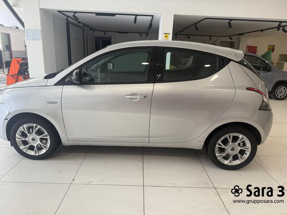 Lancia Ypsilon usata a Benevento (2)