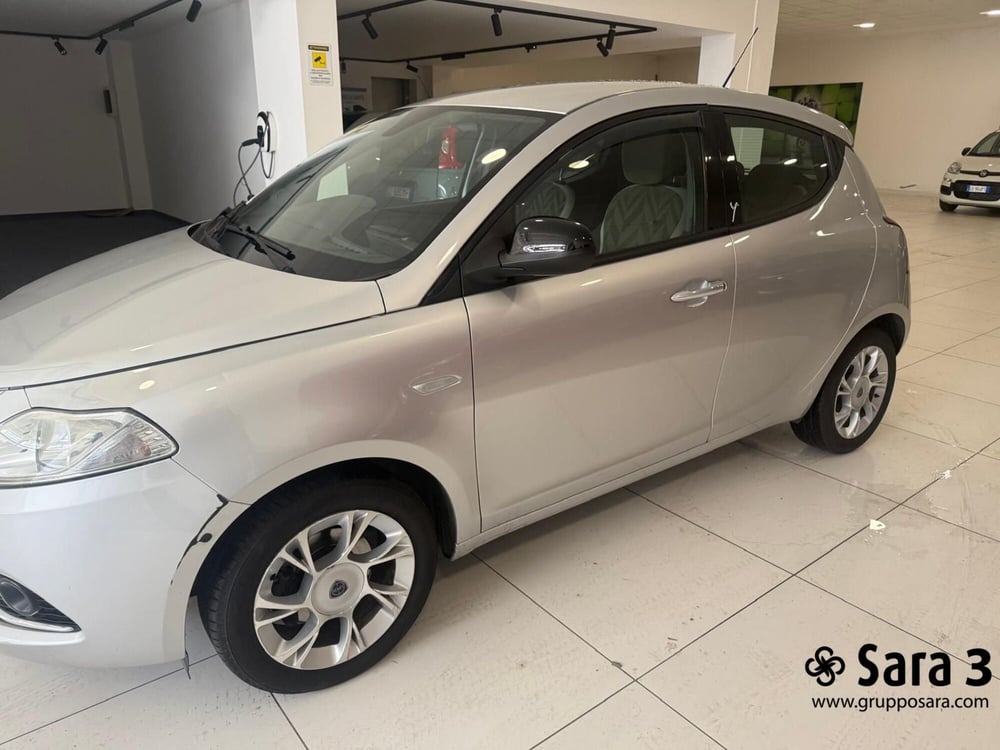 Lancia Ypsilon usata a Benevento (4)
