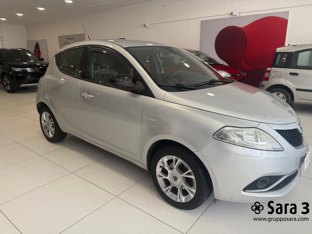Lancia Ypsilon usata a Benevento (5)