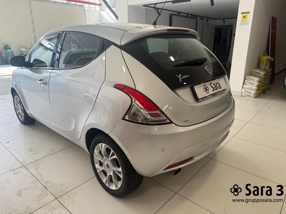 Lancia Ypsilon usata a Benevento (6)