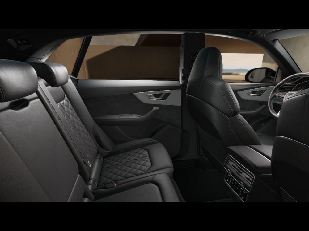Audi Q8 nuova a Livorno (10)