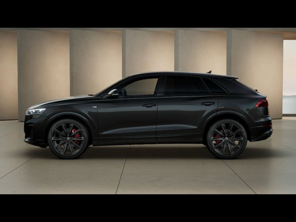 Audi Q8 nuova a Livorno (2)