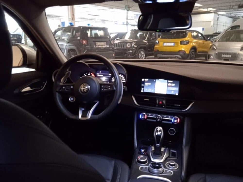 Alfa Romeo Giulia usata a Siena (12)