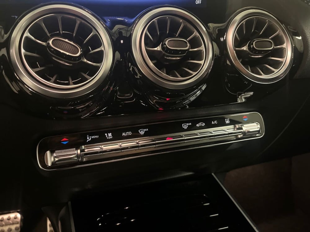 Mercedes-Benz EQA usata a Milano (14)