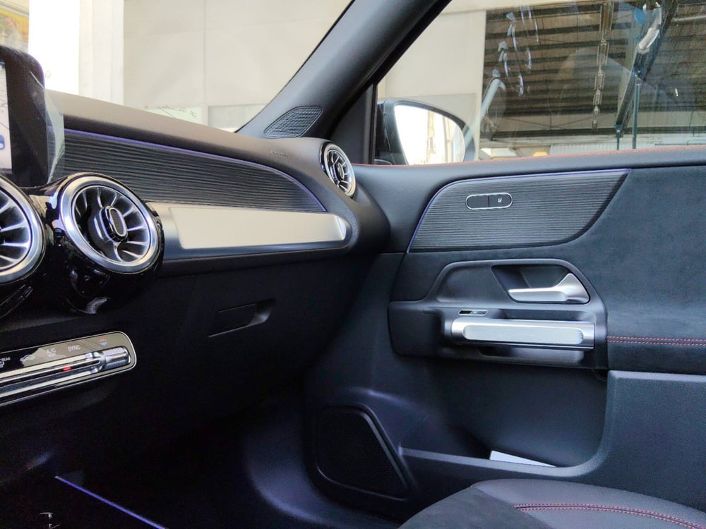 Mercedes-Benz GLB nuova a Pescara (17)