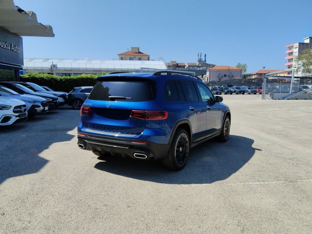 Mercedes-Benz GLB nuova a Pescara (3)