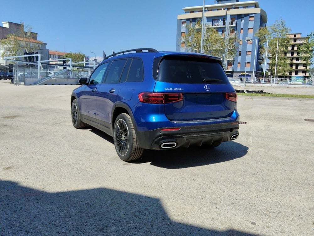 Mercedes-Benz GLB nuova a Pescara (4)