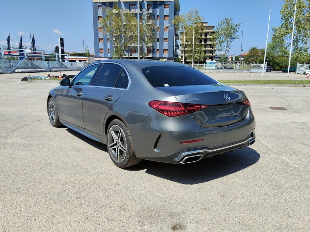 Mercedes-Benz Classe C nuova a Pescara (4)