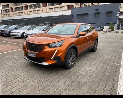 Peugeot 2008 motore elettrico 136 CV Active Pack del 2022 usata a Casoria