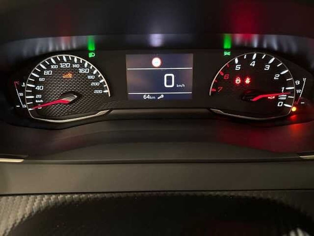 Peugeot 208 nuova a Napoli (11)