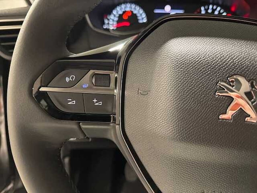 Peugeot 208 nuova a Napoli (16)