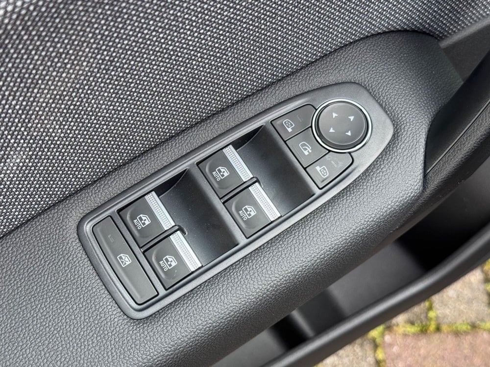 Renault Symbioz nuova a Pavia (9)