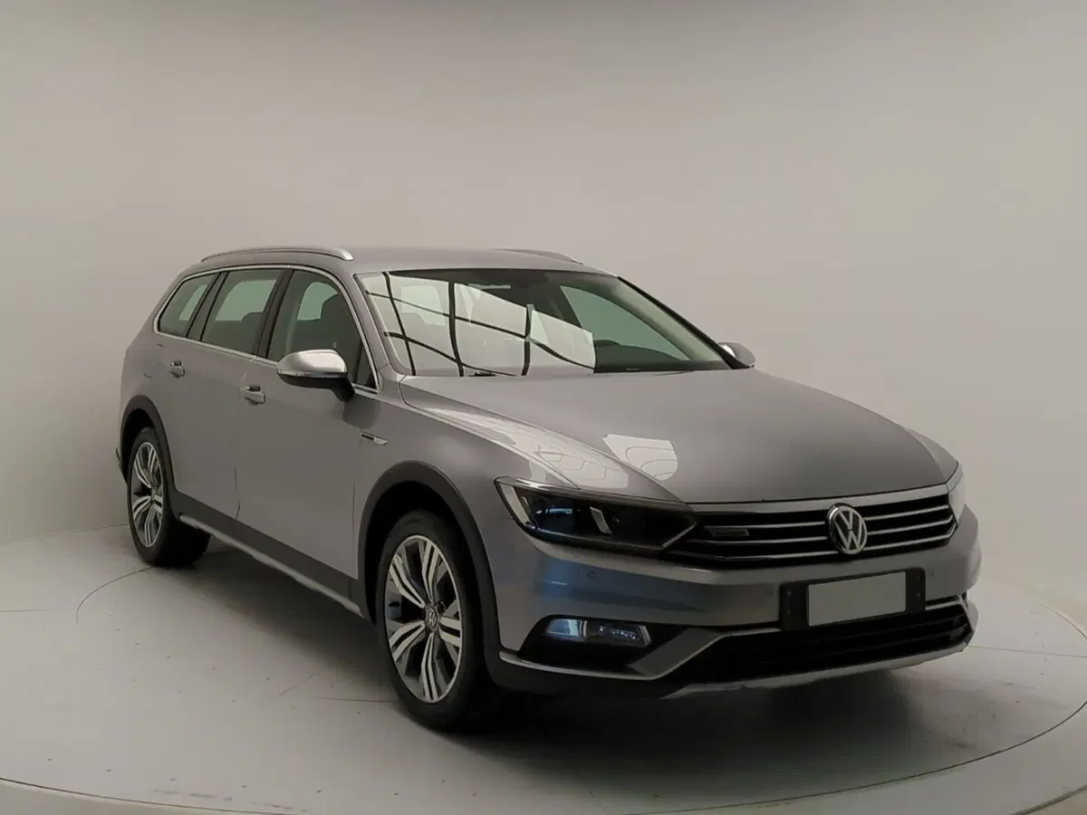 Volkswagen Passat Variant usata a Avellino