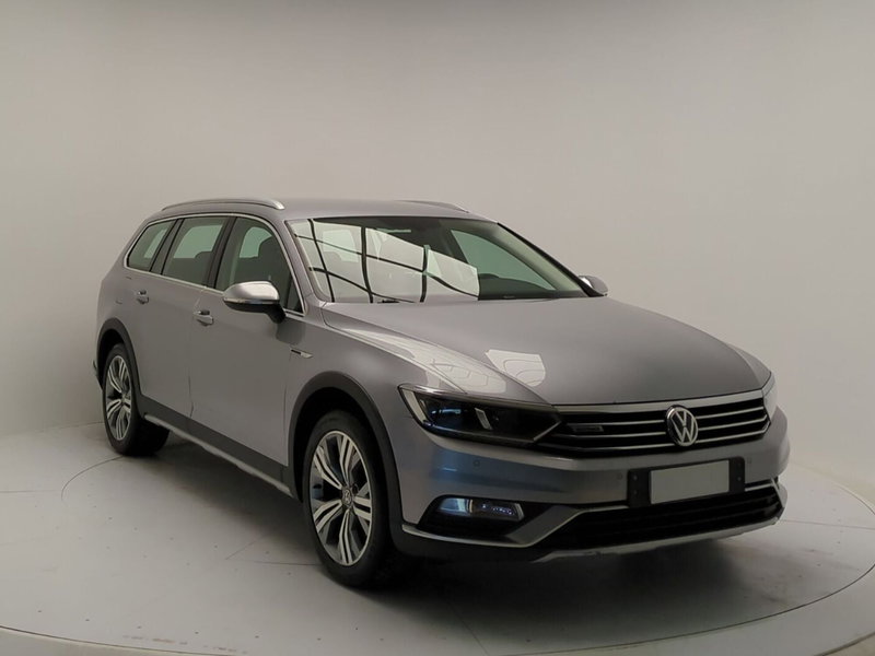 Volkswagen Passat Variant usata a Avellino