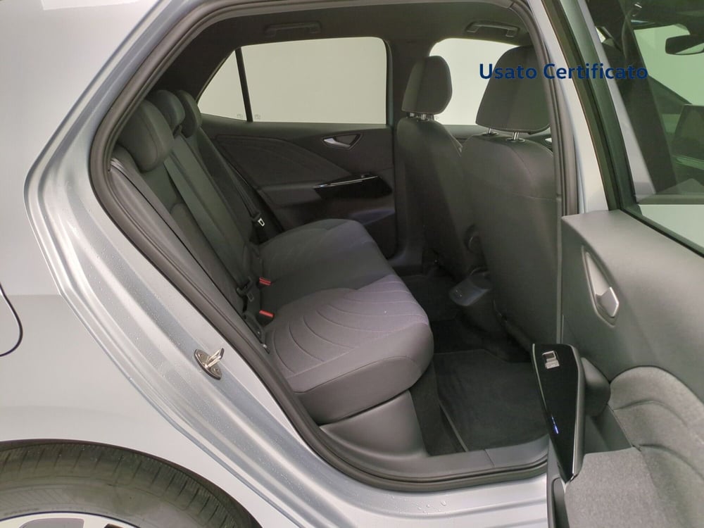 Volkswagen ID.3 nuova a Avellino (18)