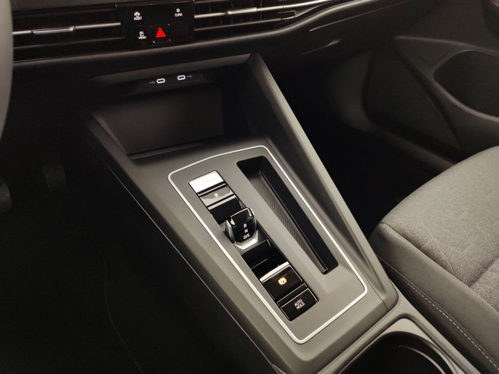 Volkswagen Golf Variant nuova a Massa-Carrara (11)