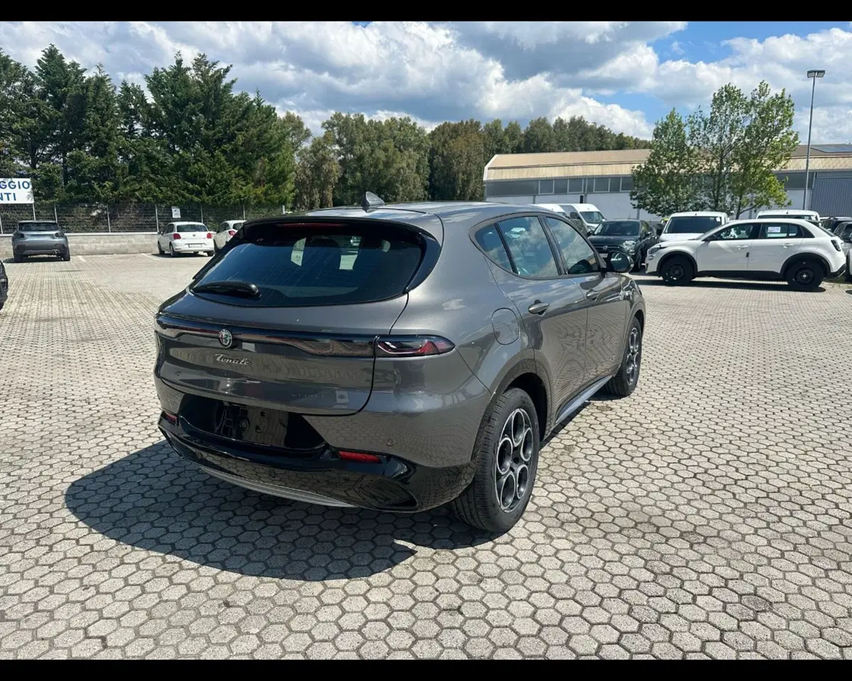 Alfa Romeo Tonale nuova a Lucca (7)