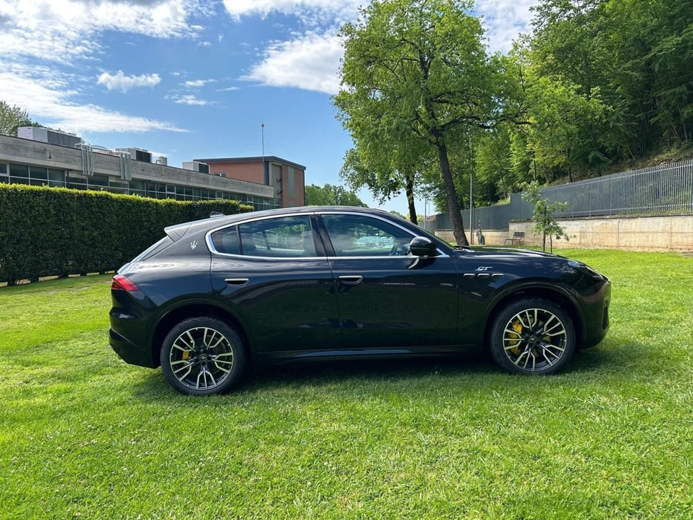 Maserati Grecale nuova a Salerno (11)