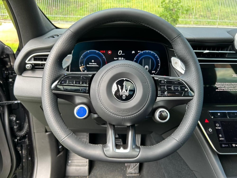 Maserati Grecale nuova a Salerno (17)
