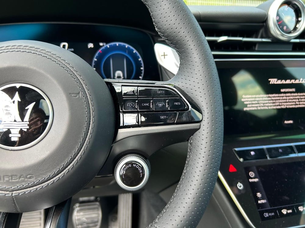 Maserati Grecale nuova a Salerno (19)