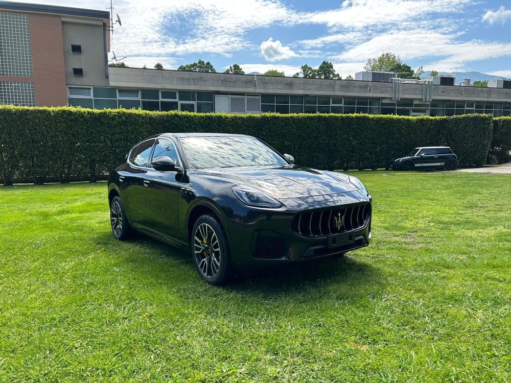 Maserati Grecale nuova a Salerno (2)