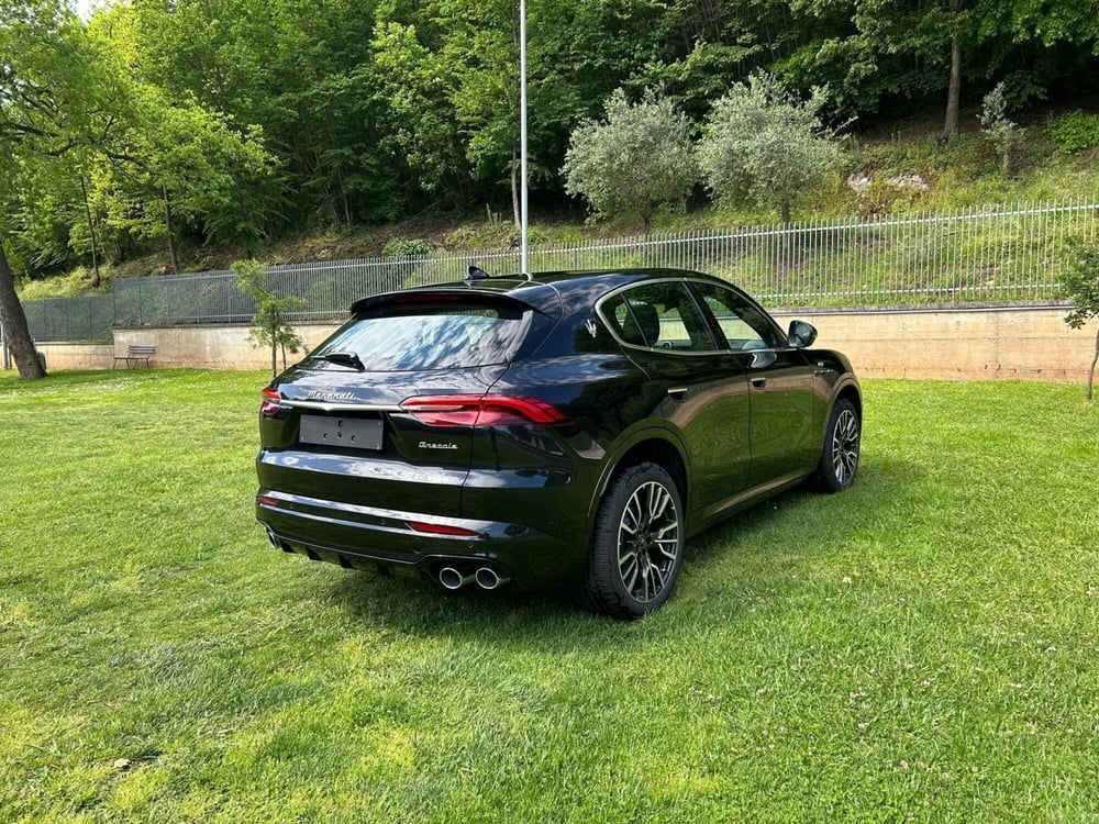 Maserati Grecale nuova a Salerno (3)