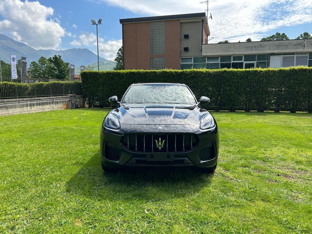 Maserati Grecale nuova a Salerno (9)