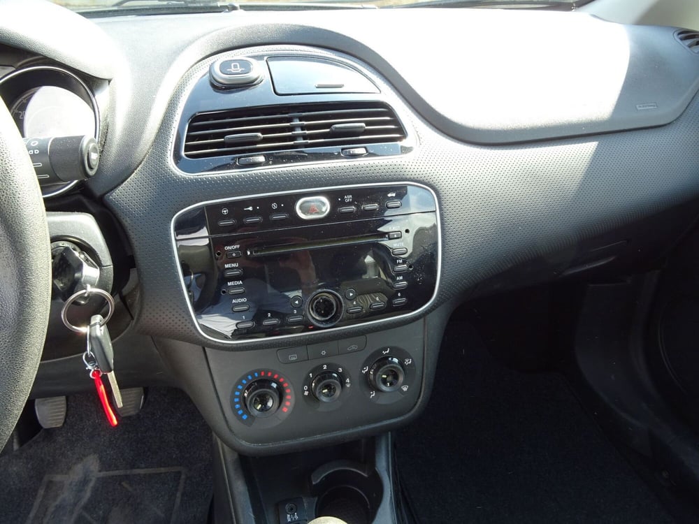 Fiat Grande Punto usata a Lucca (9)