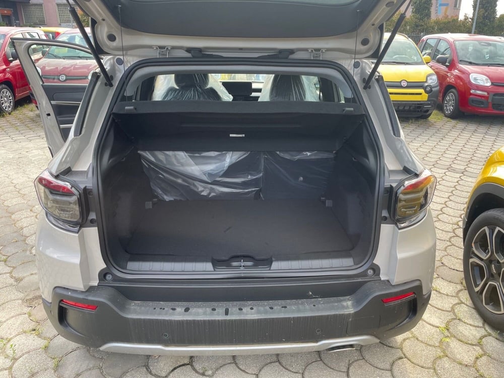 Jeep Avenger nuova a Lucca (13)