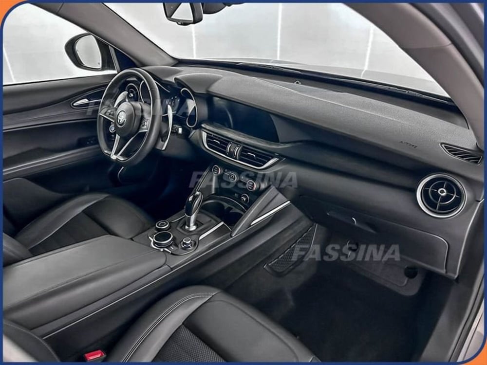 Alfa Romeo Stelvio usata a Milano (14)