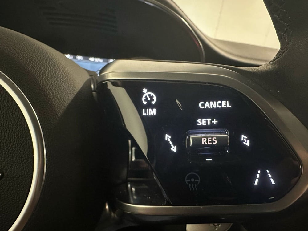Jaguar E-Pace usata a Milano (11)