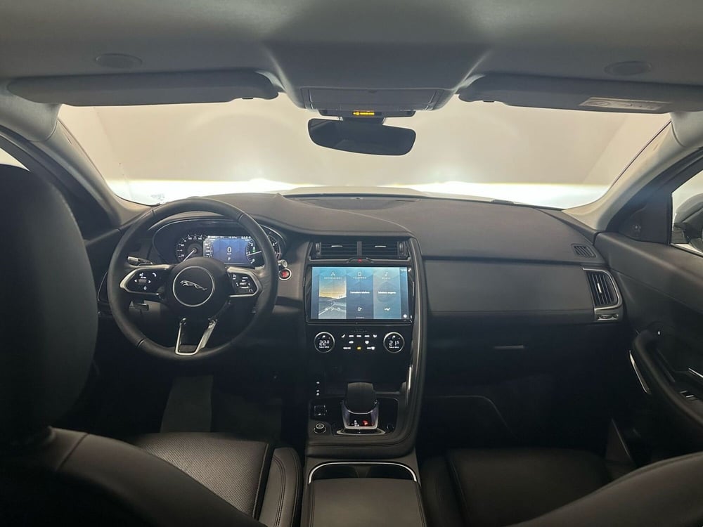 Jaguar E-Pace usata a Milano (4)