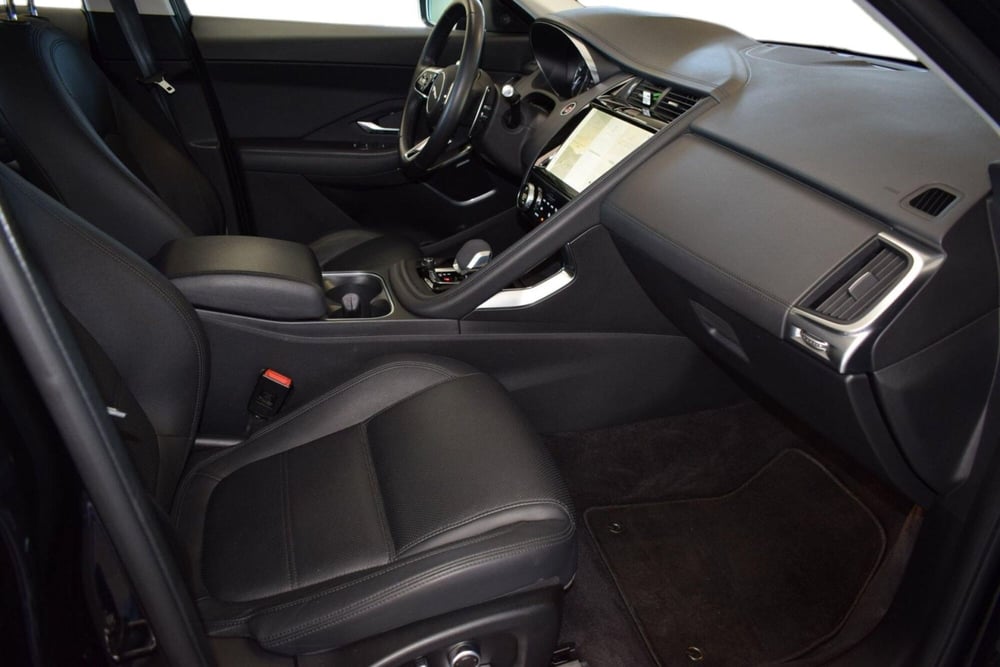 Jaguar E-Pace usata a Cuneo (3)