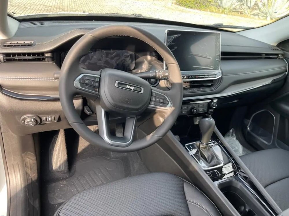 Jeep Compass nuova a Latina (11)