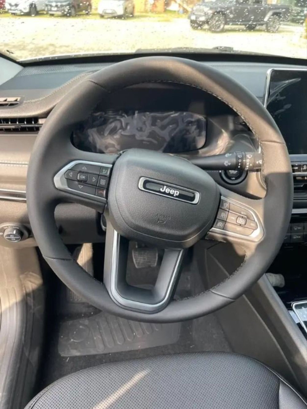 Jeep Compass nuova a Latina (9)