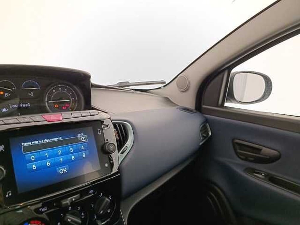 Lancia Ypsilon usata a Venezia (11)