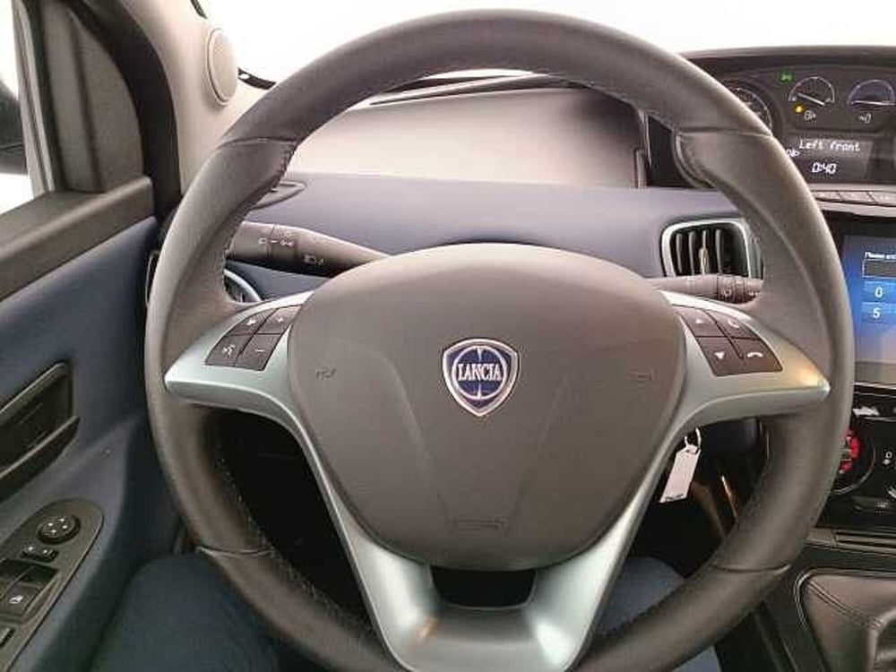 Lancia Ypsilon usata a Venezia (12)