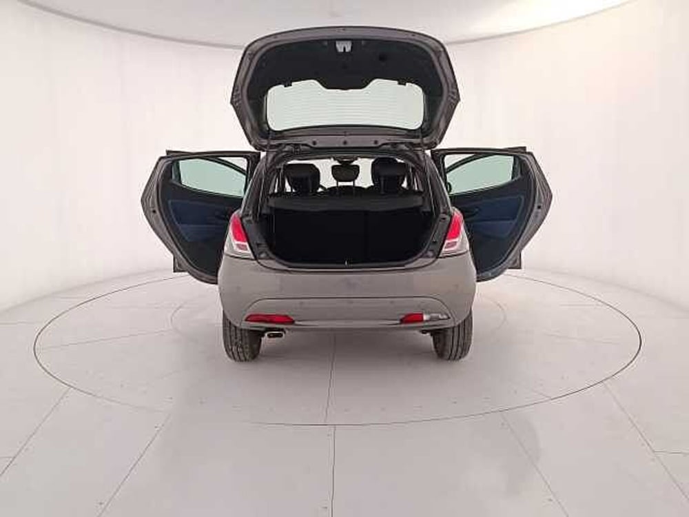 Lancia Ypsilon usata a Venezia (7)