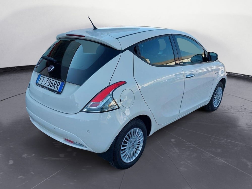 Lancia Ypsilon usata a Pavia (2)