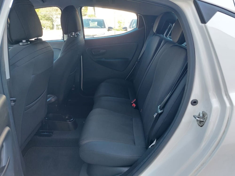 Lancia Ypsilon usata a Pavia (5)