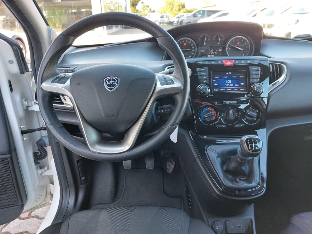 Lancia Ypsilon usata a Pavia (8)