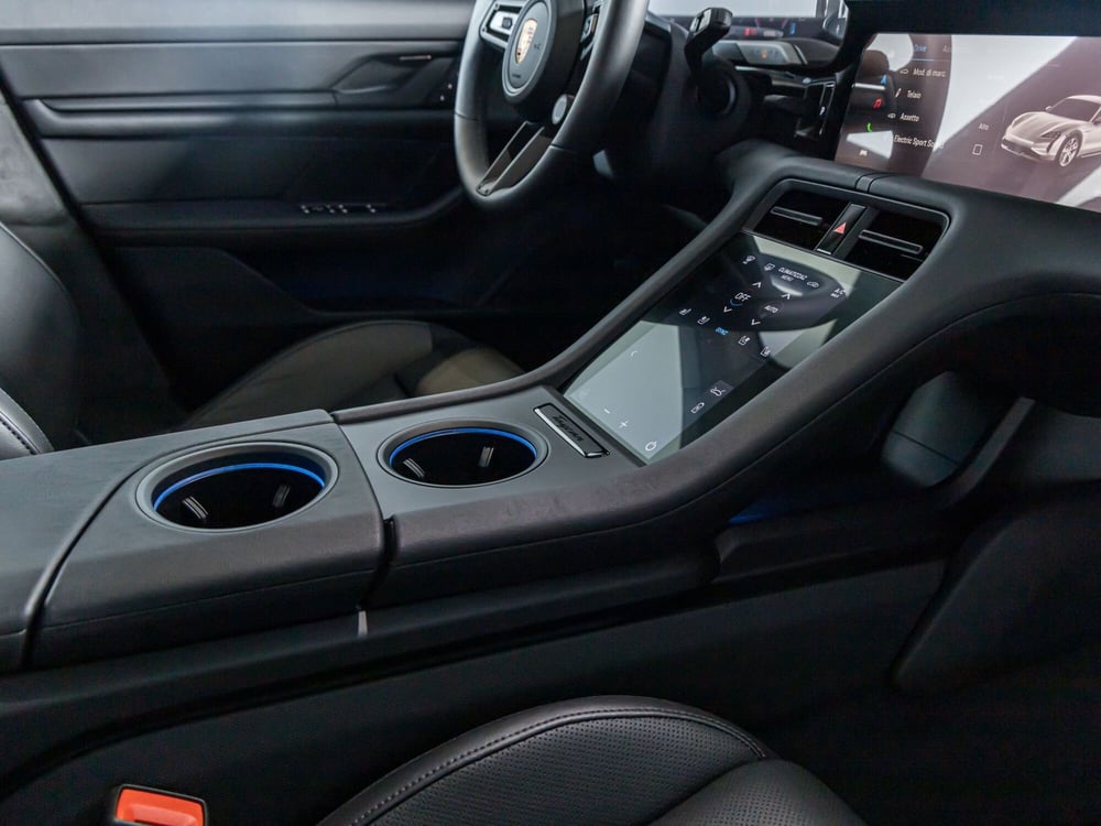 Porsche Taycan Sport Turismo nuova a Firenze (12)