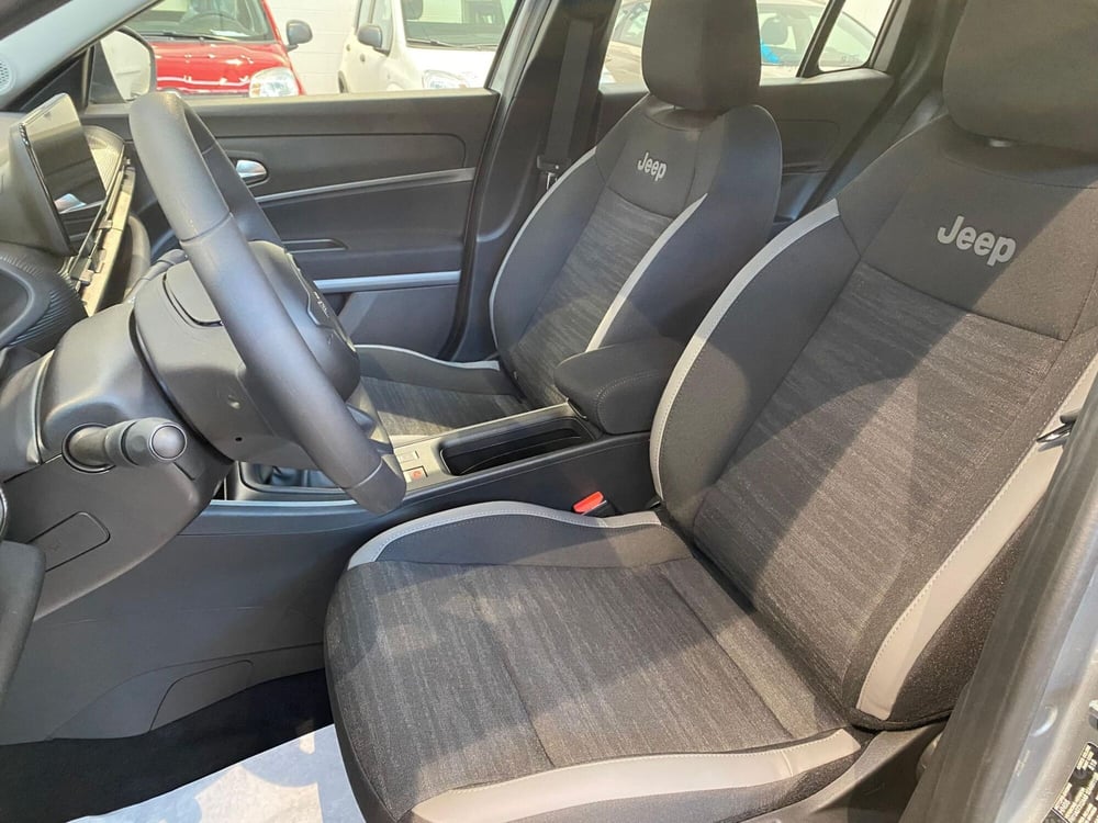 Jeep Avenger nuova a Milano (10)
