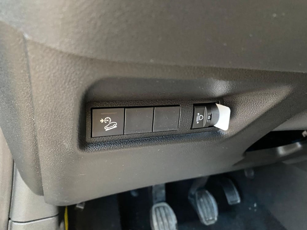Jeep Avenger nuova a Milano (16)