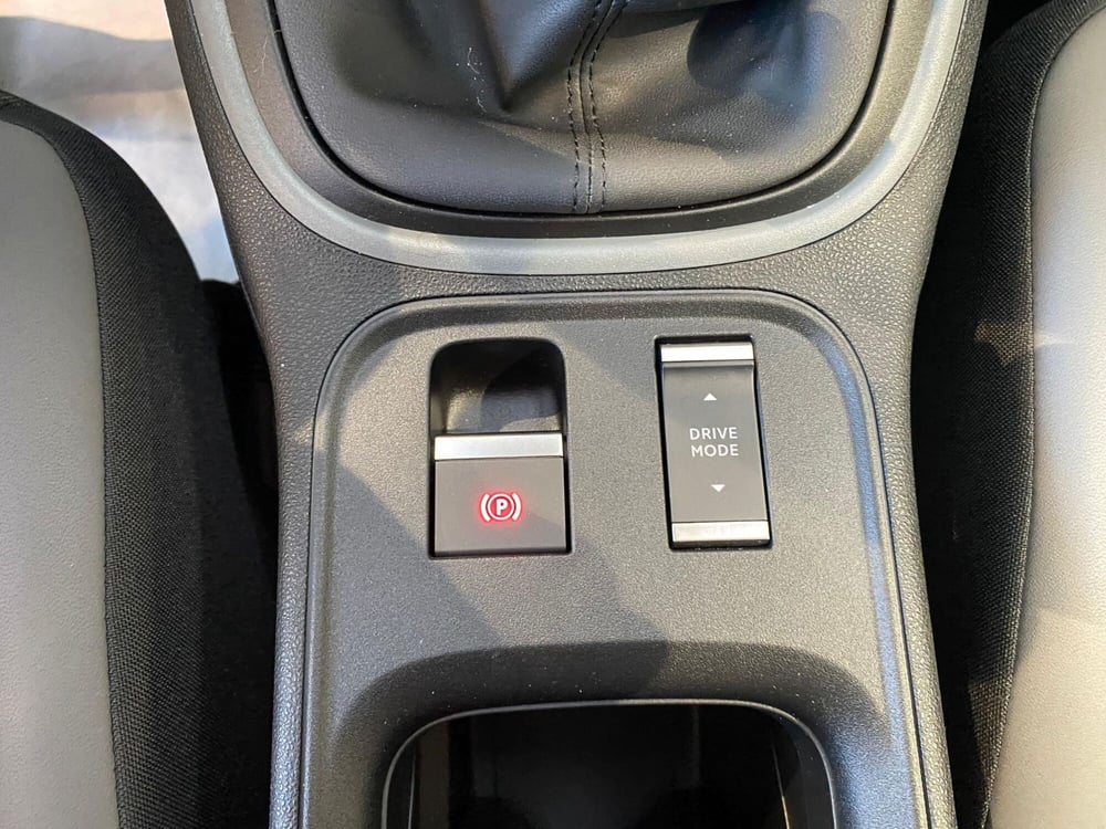 Jeep Avenger nuova a Milano (18)