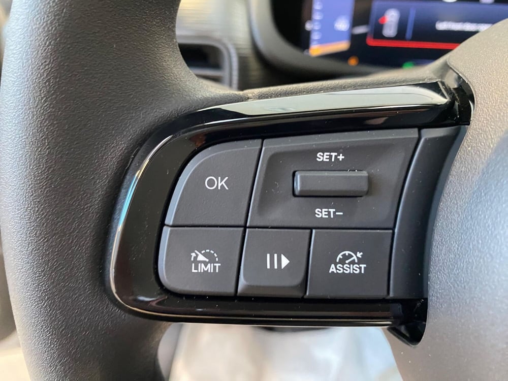 Jeep Avenger nuova a Milano (19)