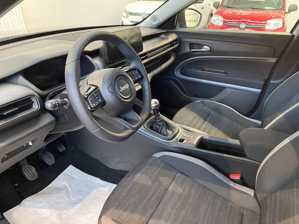 Jeep Avenger nuova a Milano (9)