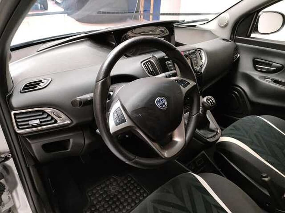 Lancia Ypsilon usata a Teramo (11)