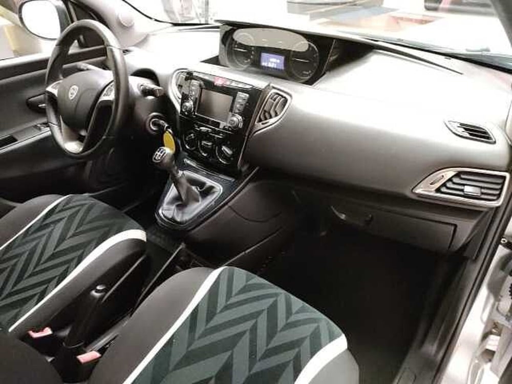 Lancia Ypsilon usata a Teramo (12)
