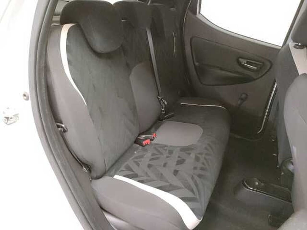 Lancia Ypsilon usata a Teramo (14)